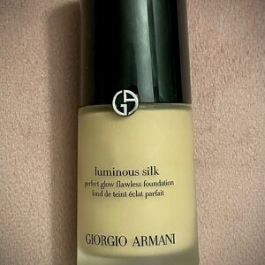 Giorgio Armani Luminous Silk Foundation ORIGINAL FORMULA (Shade 5)